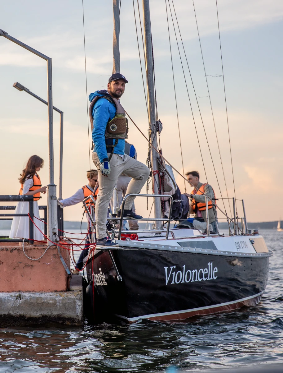 Яхта Violoncelle на Минском море: аренда для вашего идеального дня