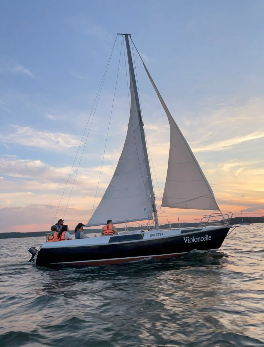 Аренда яхты Violoncelle: роскошный отдых на Минском море