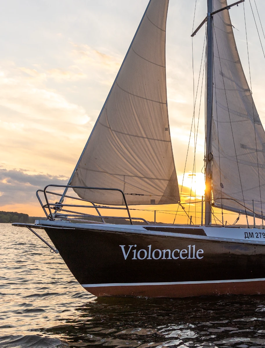 Violoncelle: стильная яхта для аренды на Минском море
