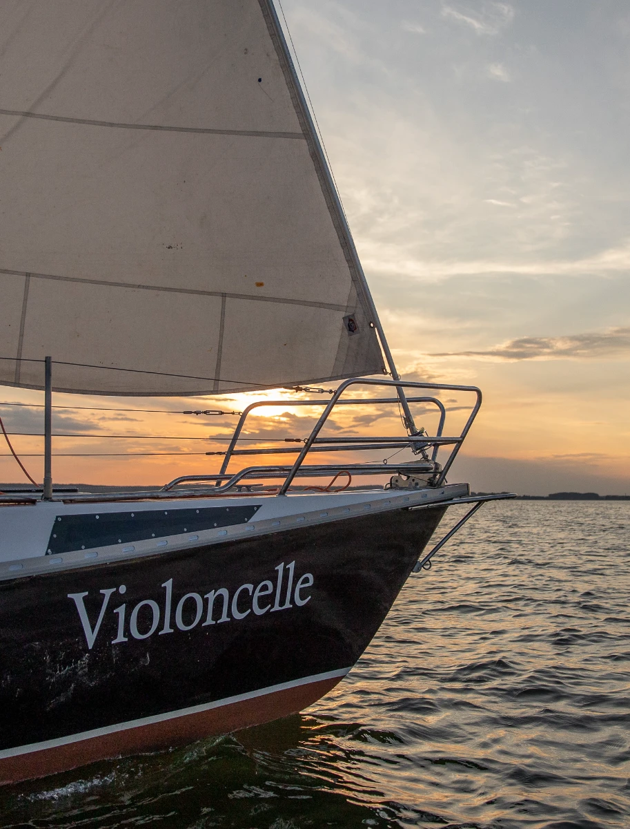 Аренда яхты Violoncelle – насладитесь комфортом и красотой Минского моря