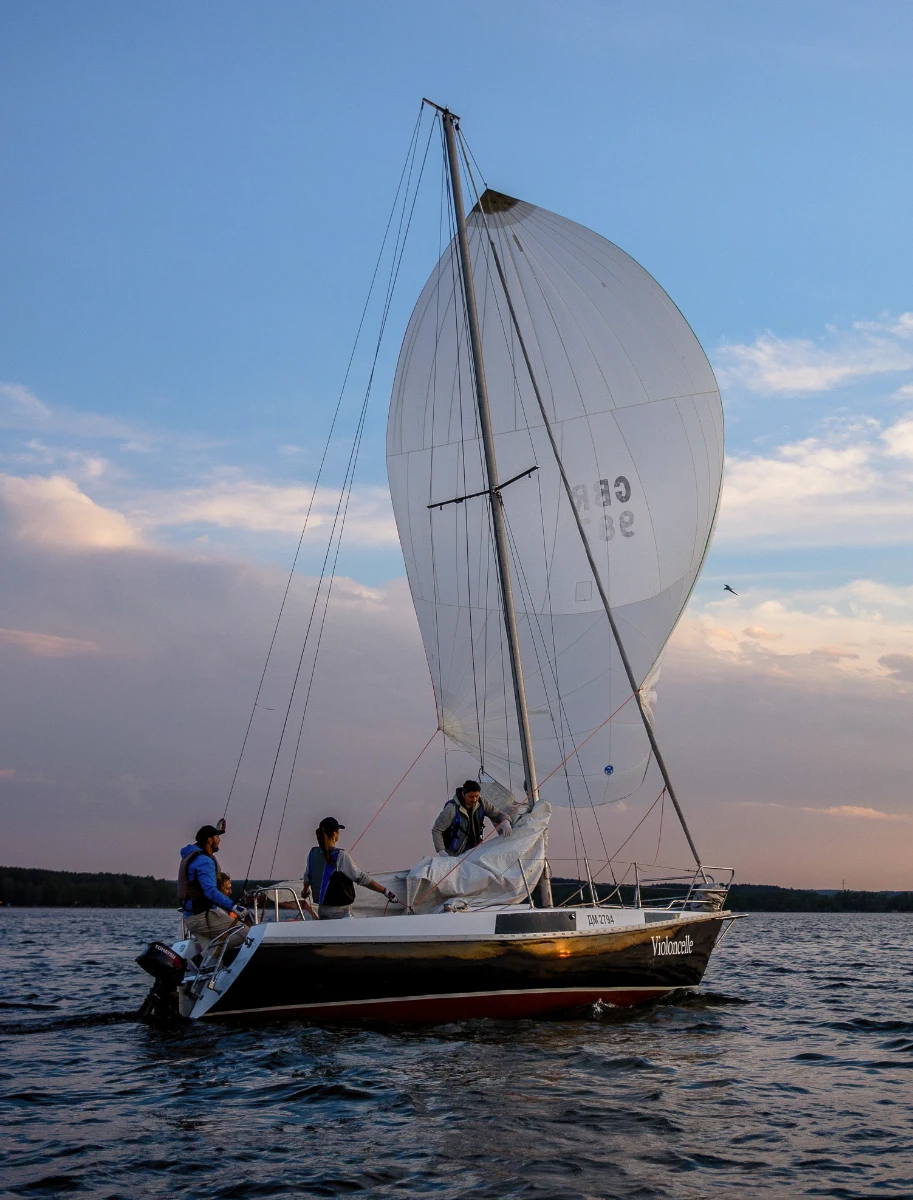 Violoncelle: аренда яхты на Минском море для особых моментов